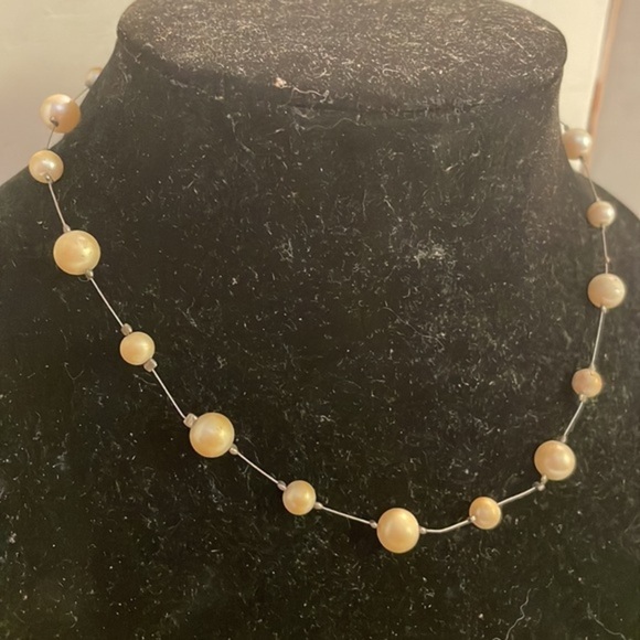 Vintage pre 2001 17” Carolee silver plated necklace w/15 white simulated pearls - Picture 5 of 12